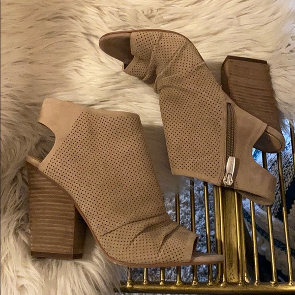 Vince Camuto open toe bootie size 7.5 - Picture 1 of 4